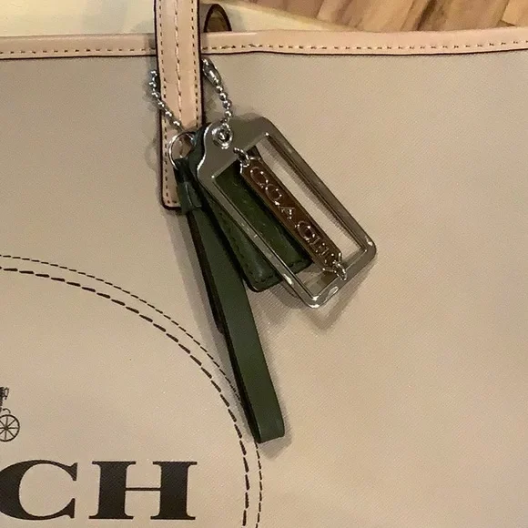 Big Logo Coach Tote - Picture 4 of 12